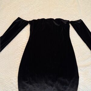 PrettyLittleThing Black Off-Shoulder Bodycon Dress